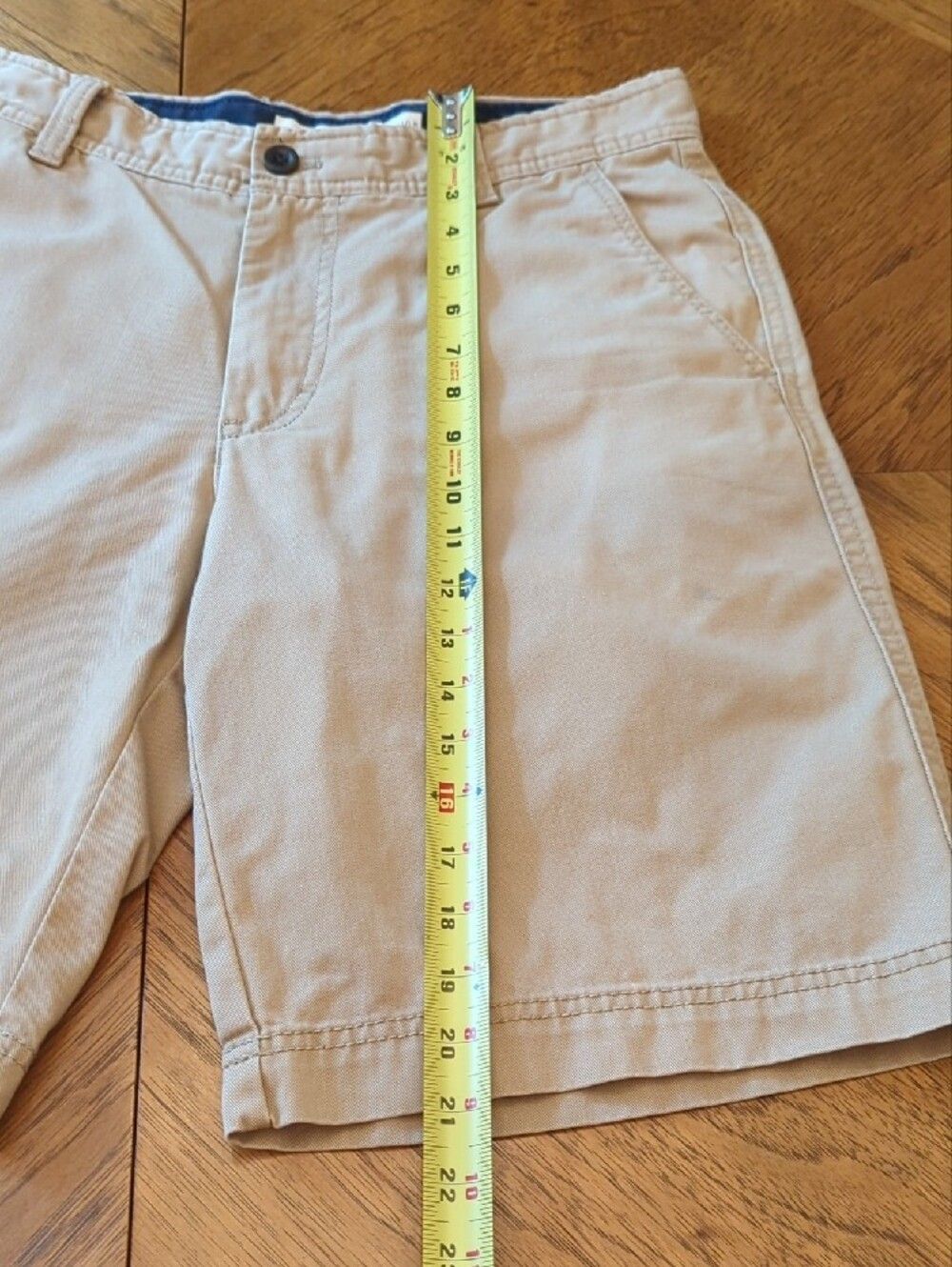 Izod Men’s Tan khaki Flat-Front Chino Shorts - Picture 6 of 8